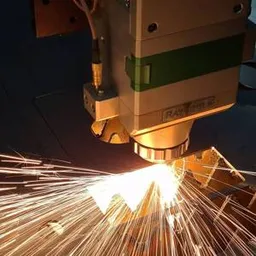 خدمات برش CNC فلزات  دقت، سرعت و خلاقیت صنعتگران